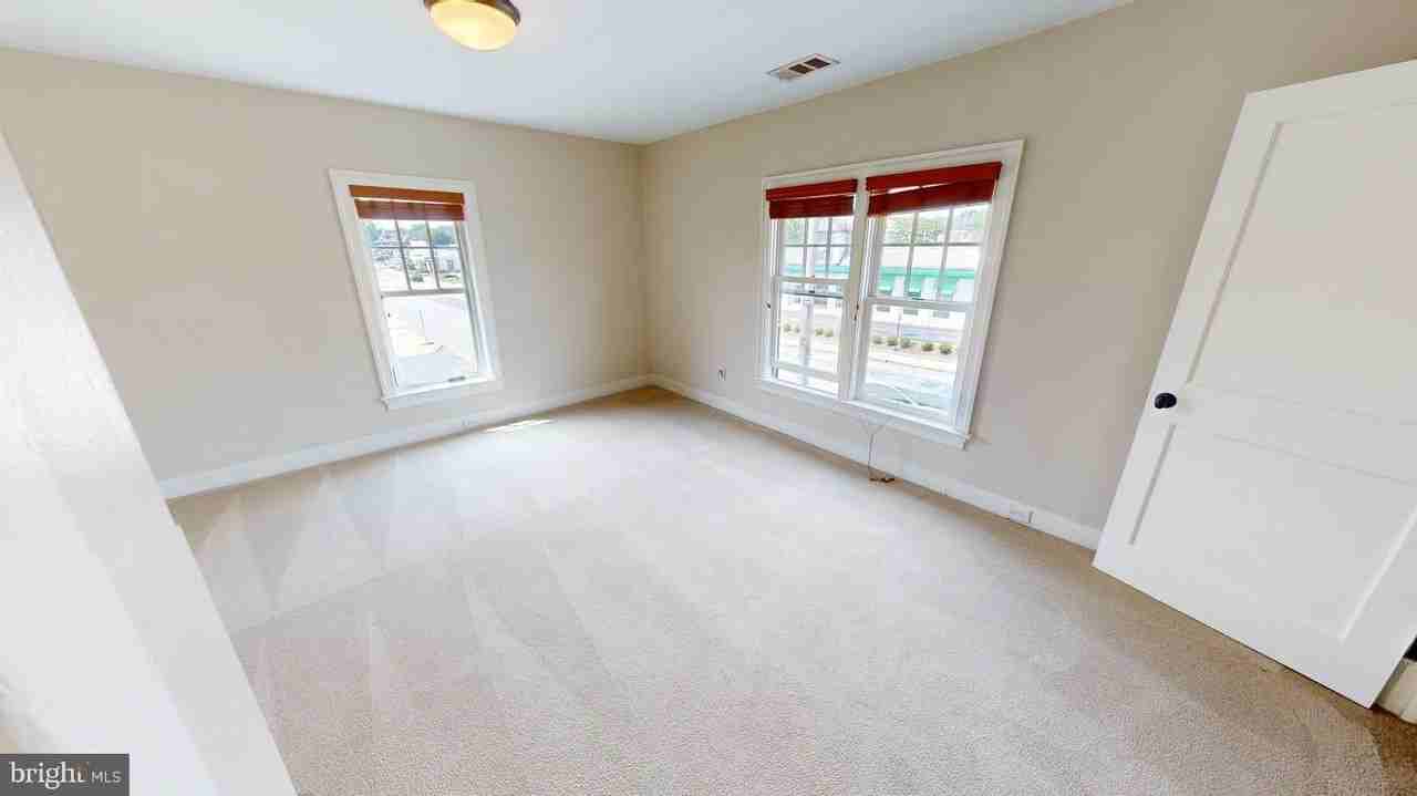 6 S Valley Rd Apt D #D - Photo 5 of 7