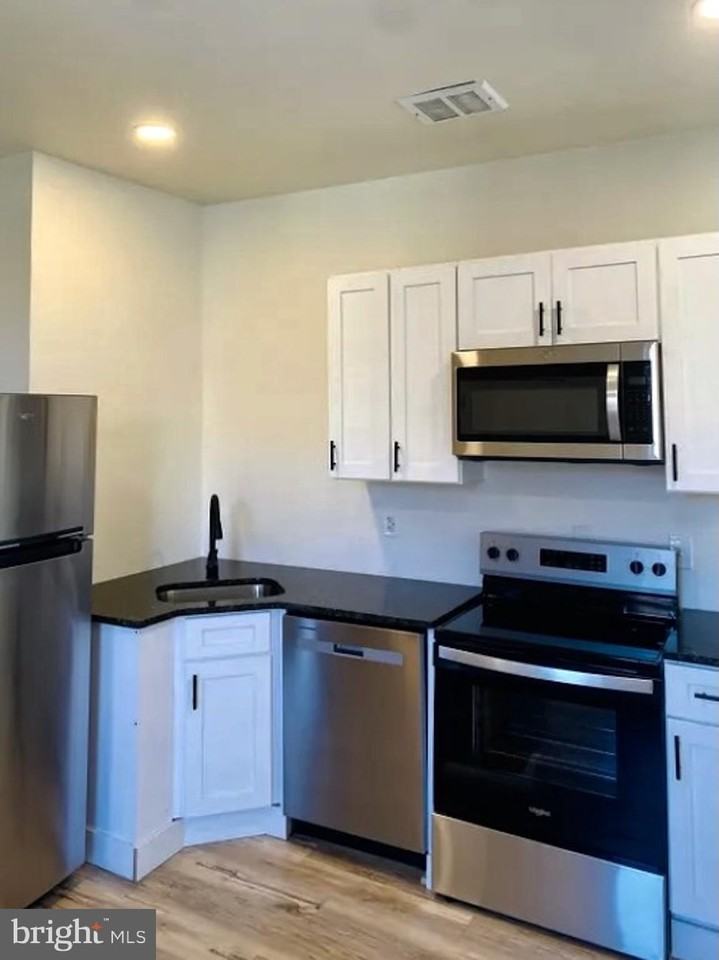 11 E Walnut St Unit 4 #4 - Photo 3 of 5