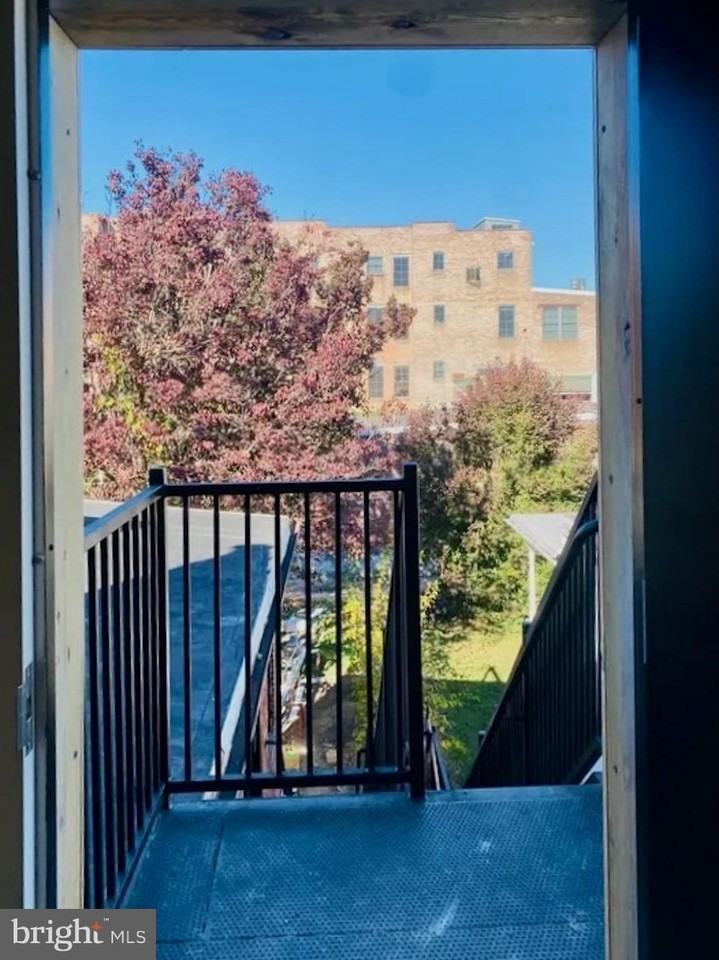 11 E Walnut St Unit 4 #4 - Photo 5 of 5