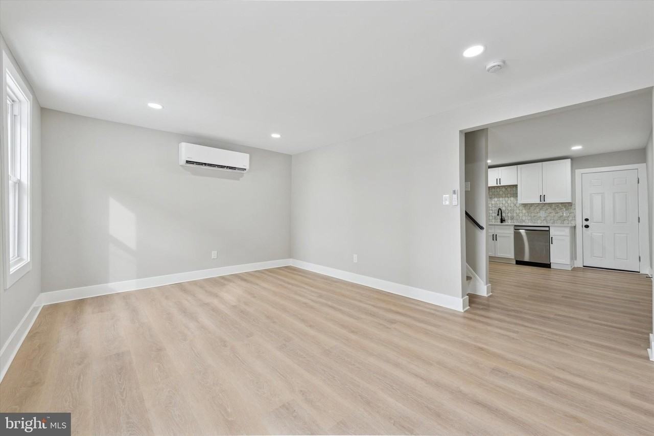 417 W Elm St Apt 2 #2 - Photo 6 of 15