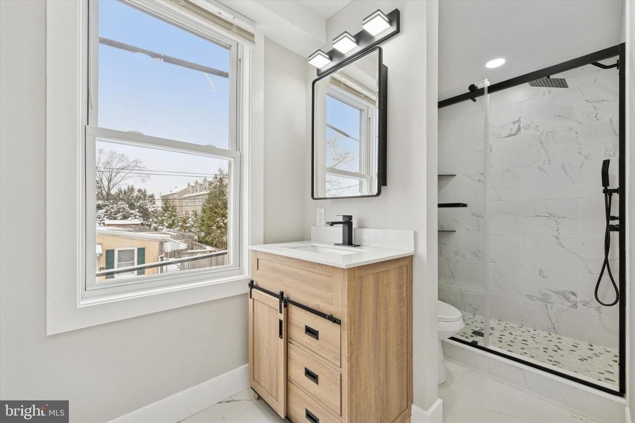 417 W Elm St Apt 2 #2 - Photo 7 of 15