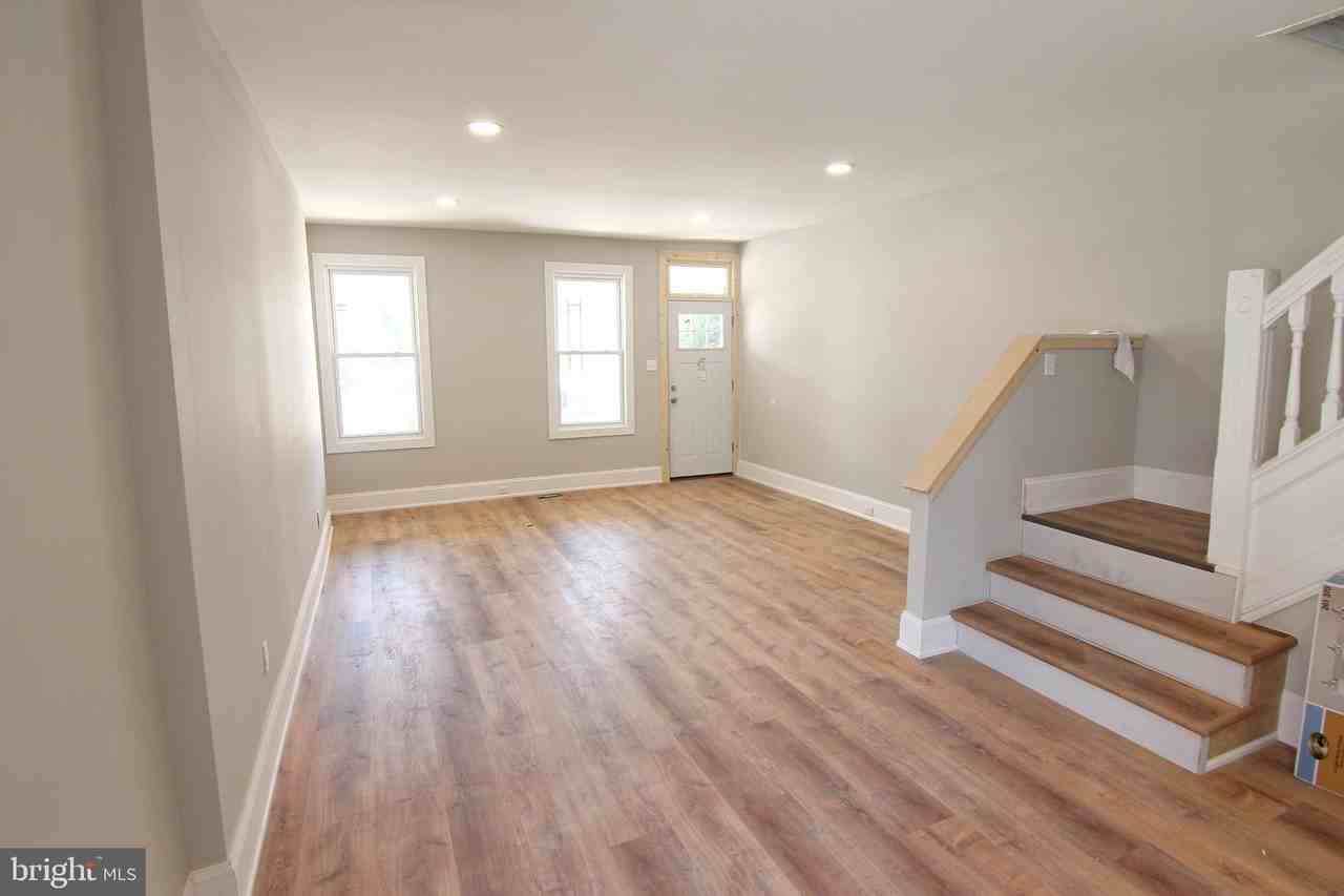 17 W 4th St - Photo 2 of 12