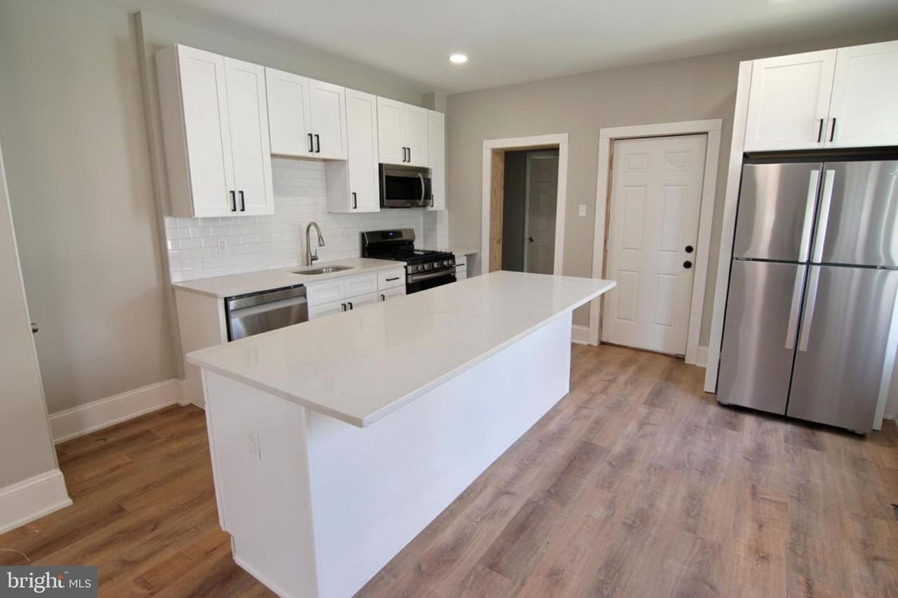 17 W 4th St - Photo 4 of 12