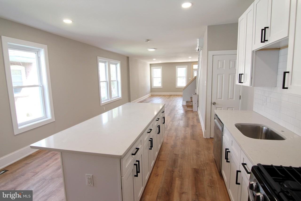 17 W 4th St - Photo 5 of 12