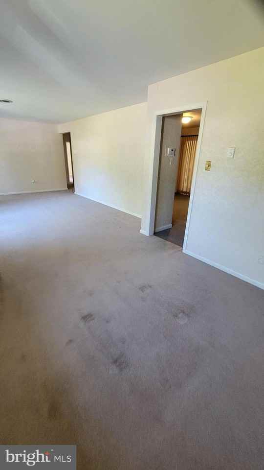 504 S Park Ave - Photo 5 of 38