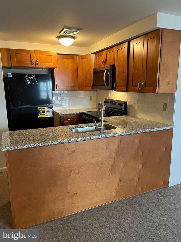 643 Main St Apt C3 #C3 - Photo 3 of 11