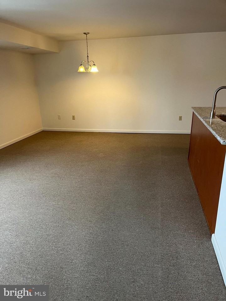 643 Main St Apt C3 #C3 - Photo 5 of 11