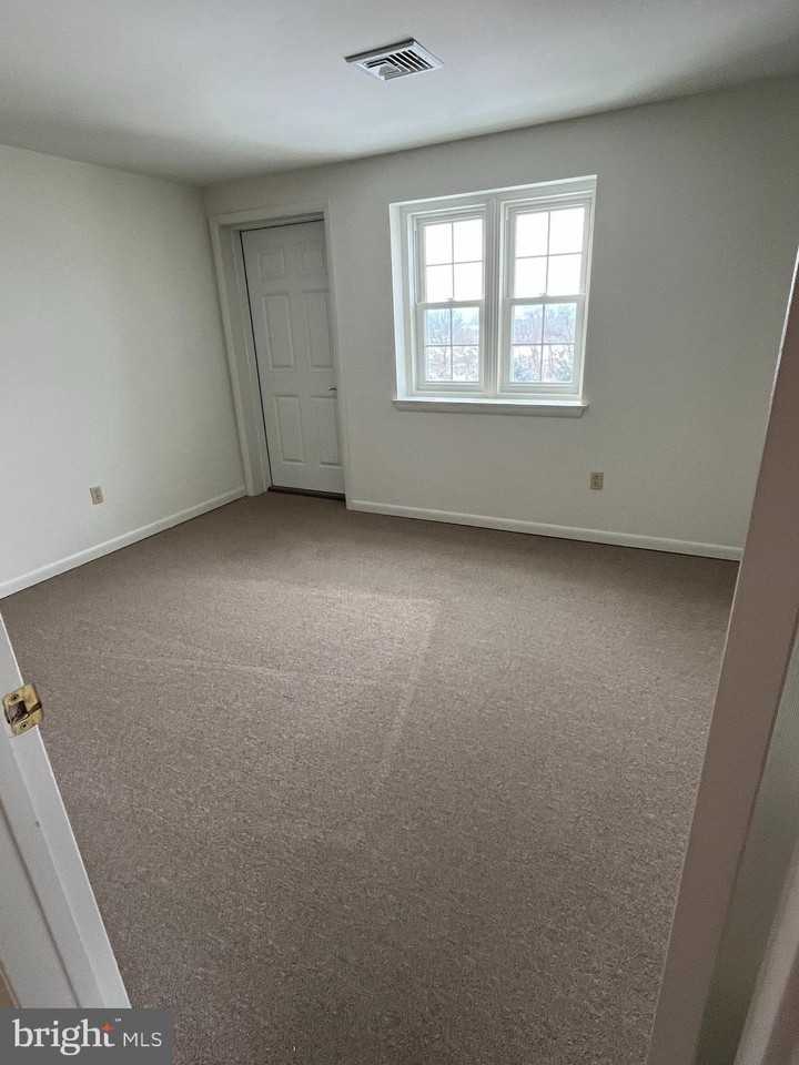 643 Main St Apt C3 #C3 - Photo 7 of 11