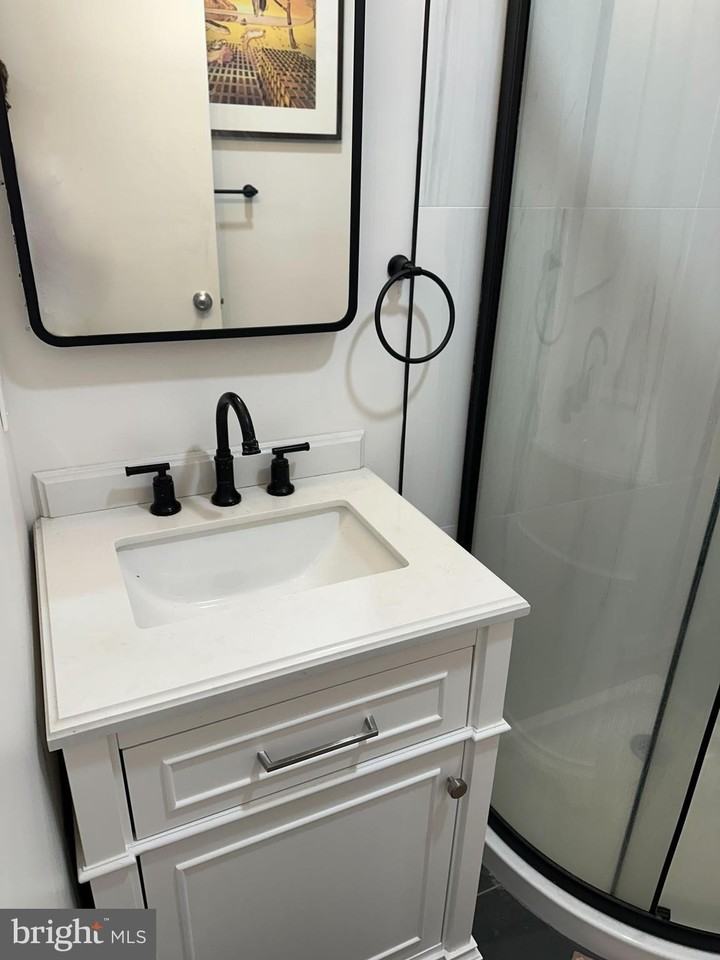 1018 Pine St Apt 2r #2R - Photo 4 of 4