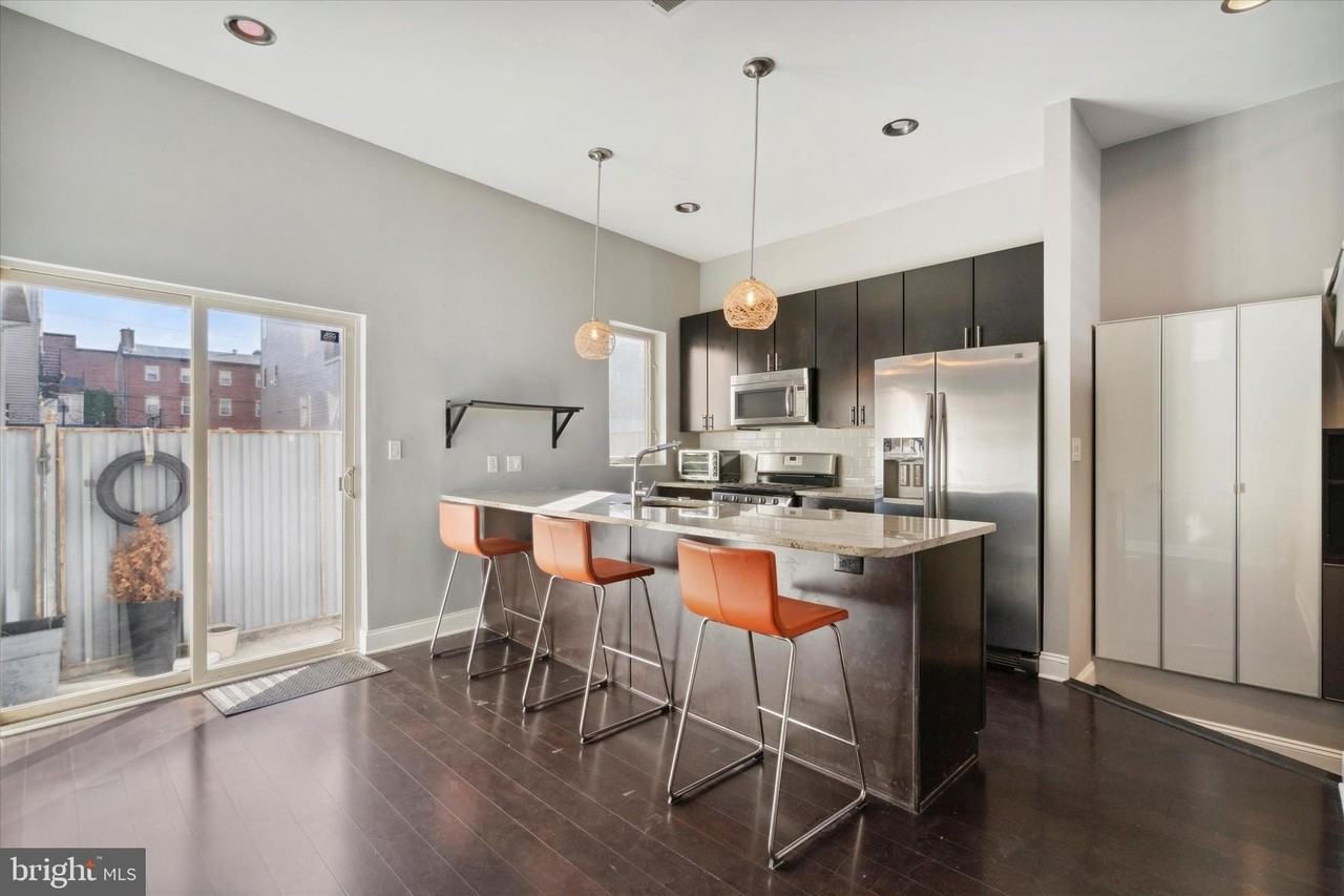 1353 N Mascher St - Photo 4 of 25