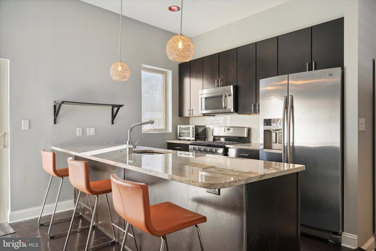 1353 N Mascher St - Photo 5 of 25