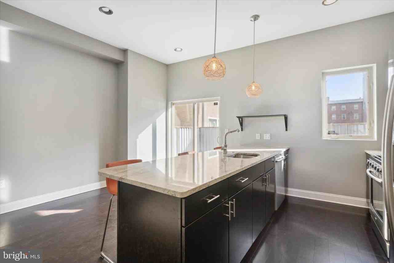 1353 N Mascher St - Photo 6 of 25