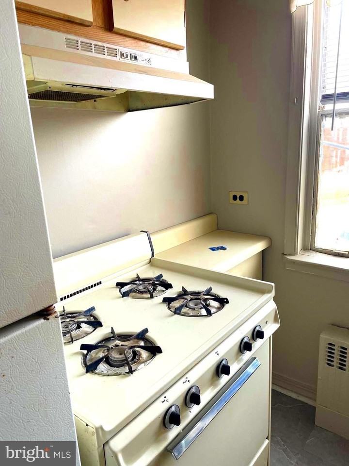 1211 Elbridge St - Photo 3 of 6