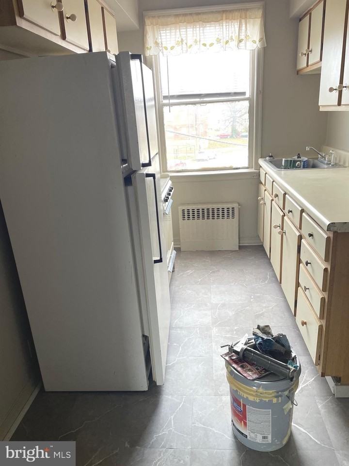 1211 Elbridge St - Photo 5 of 6