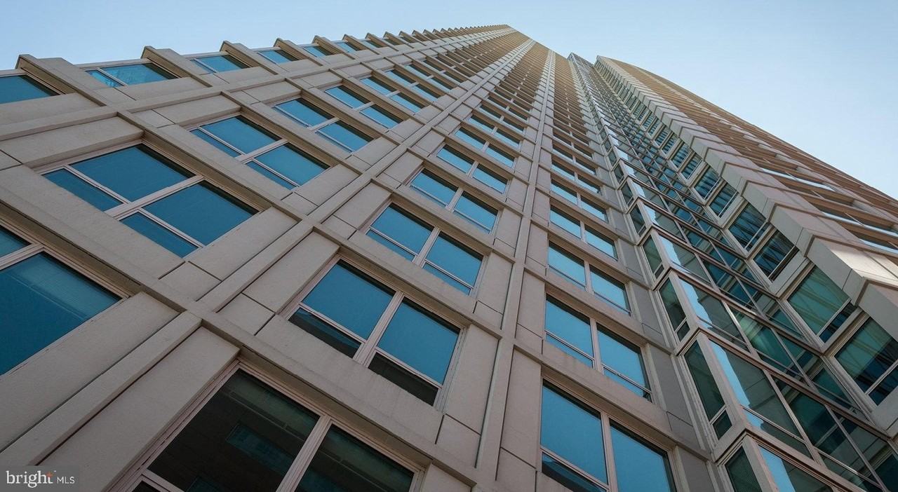 202 W Washington Sq Unit 2403 #2403 - Photo 2 of 18