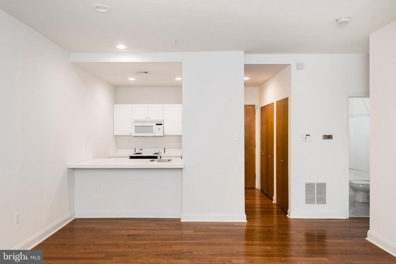 1600 Walnut St Apt 304-4 #304 - Photo 6 of 12