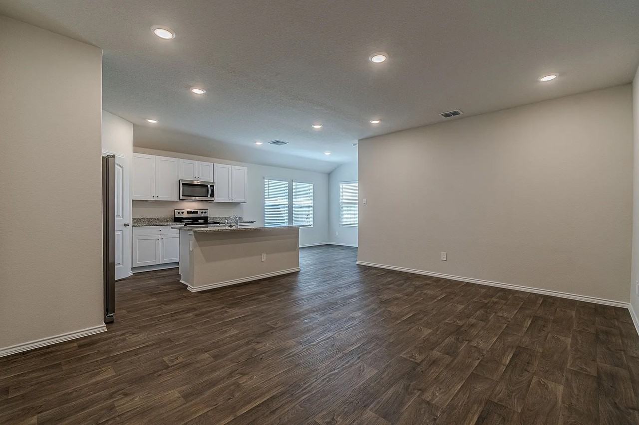 833 Bahia Place Seguin TX.78155 #1 - Photo 2 of 21