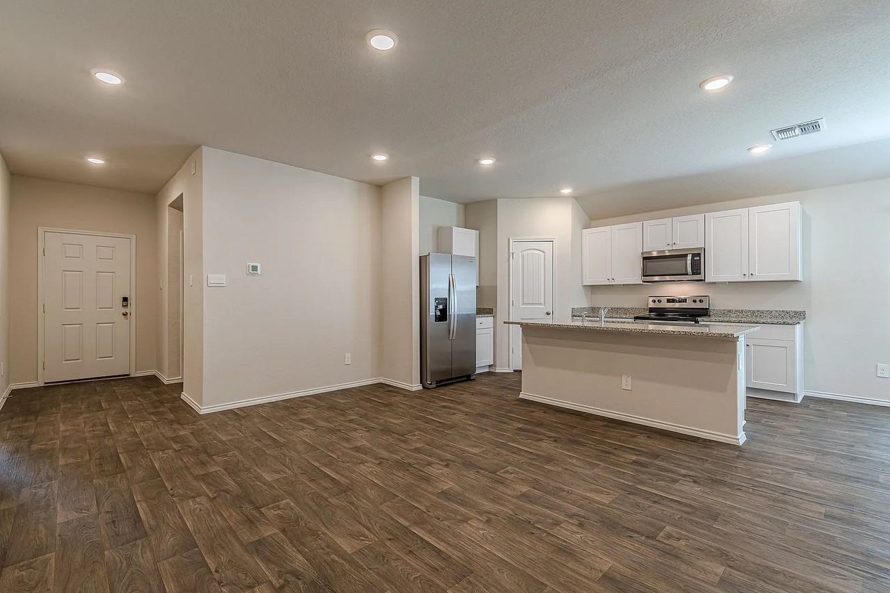 833 Bahia Place Seguin TX.78155 #1 - Photo 3 of 21