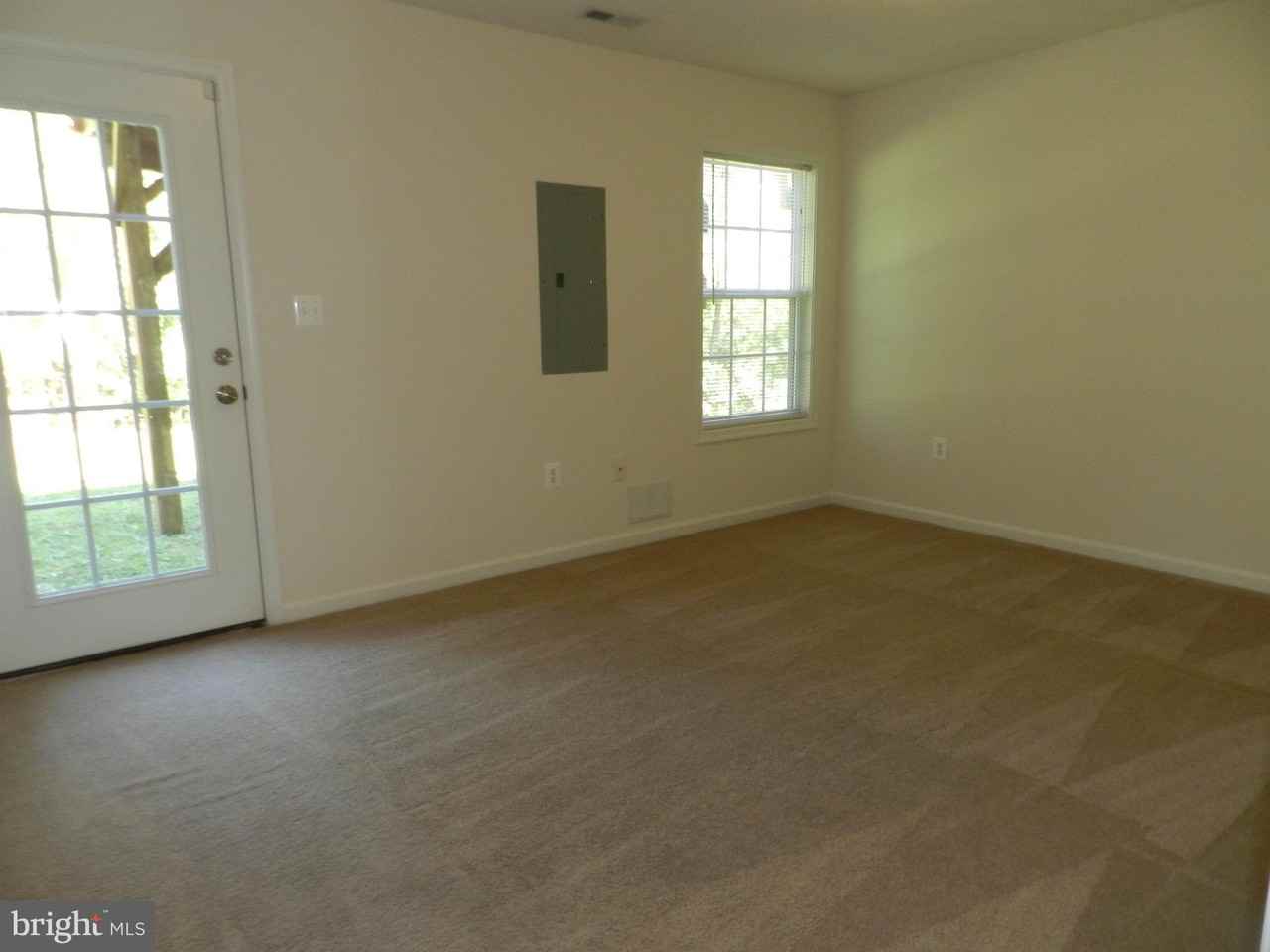 23209 Westwood Ct - Photo 4 of 12