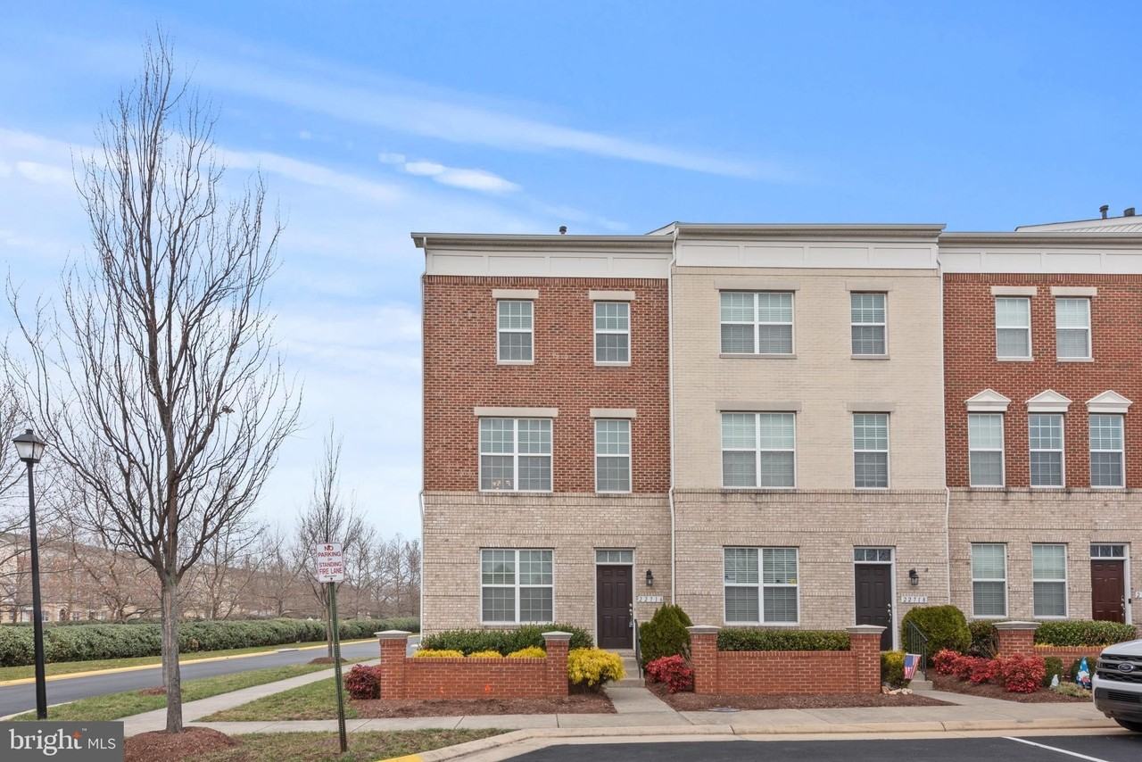 22716 Parkland Farms Ter - Photo 2 of 37