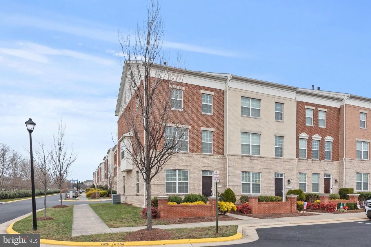 22716 Parkland Farms Ter - Photo 3 of 37