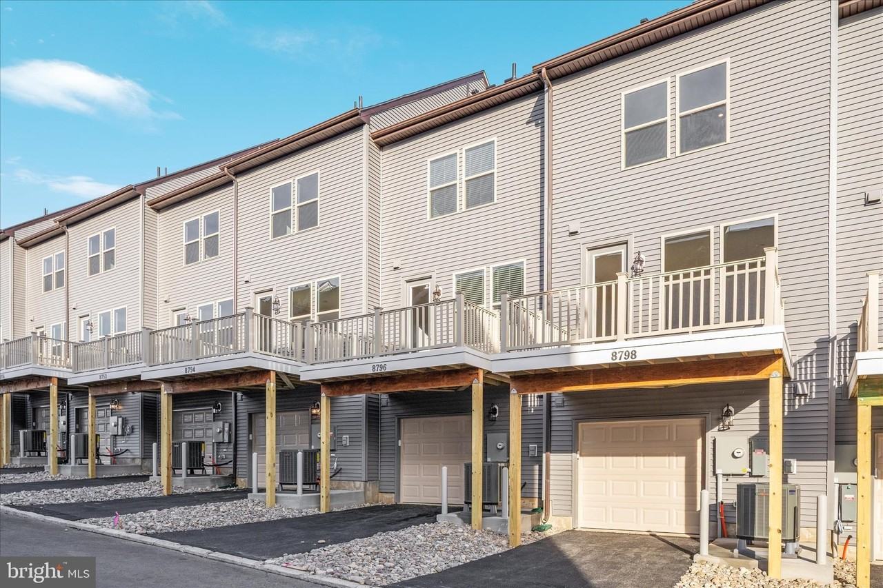 8796 Noether St - Photo 2 of 31