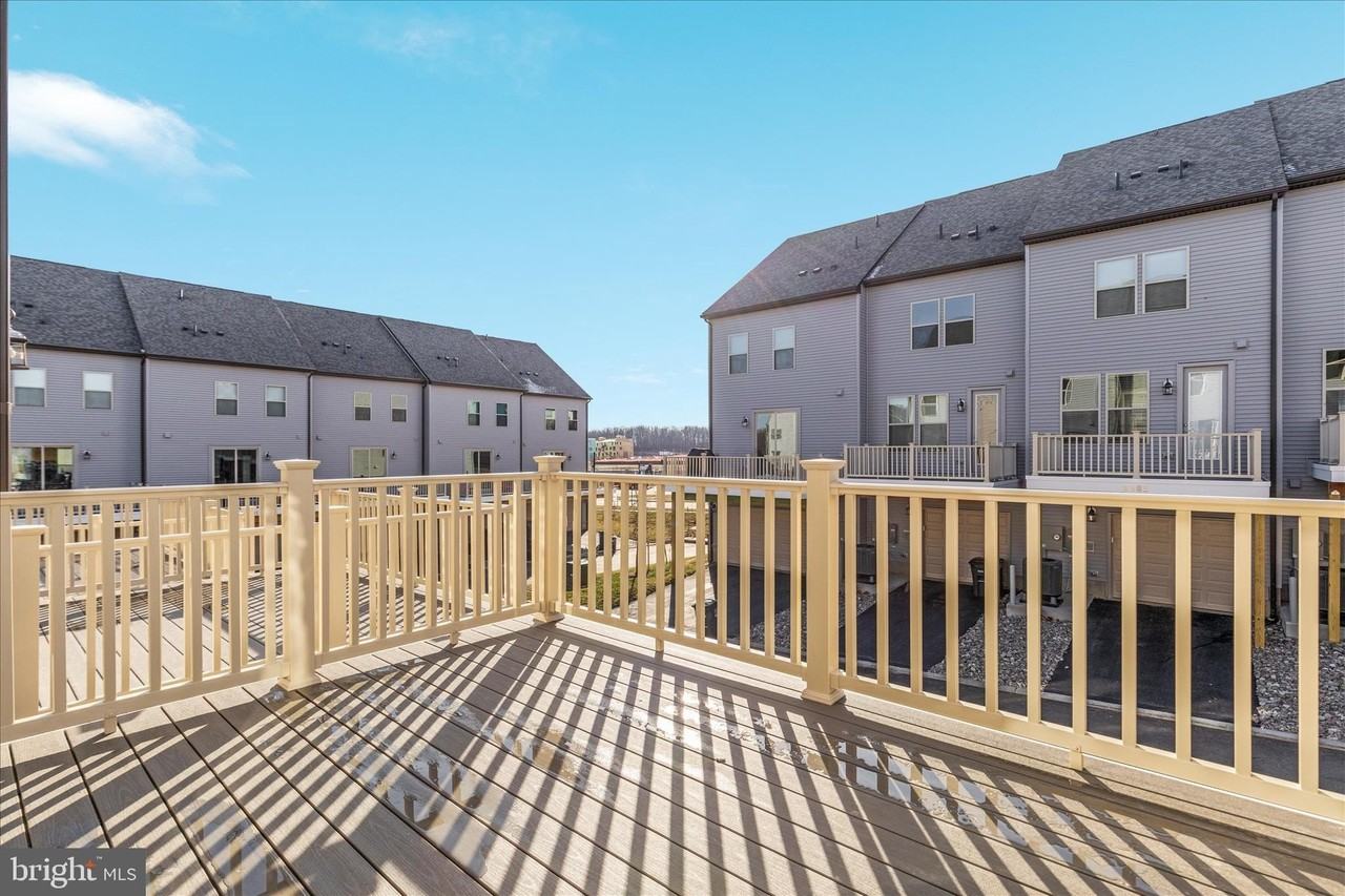 8796 Noether St - Photo 3 of 31