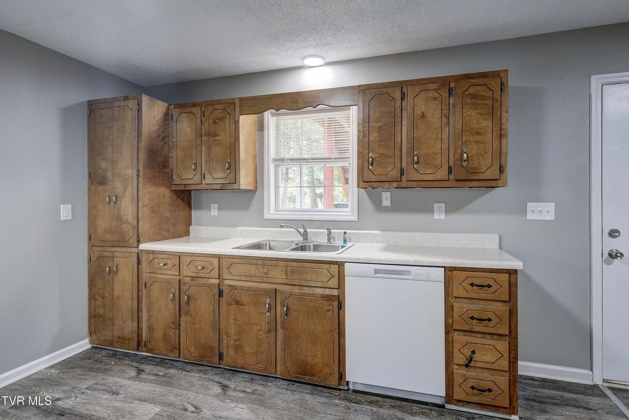 175 Scenic Apartment Rd Apt 4 #4 - Photo 2 of 18