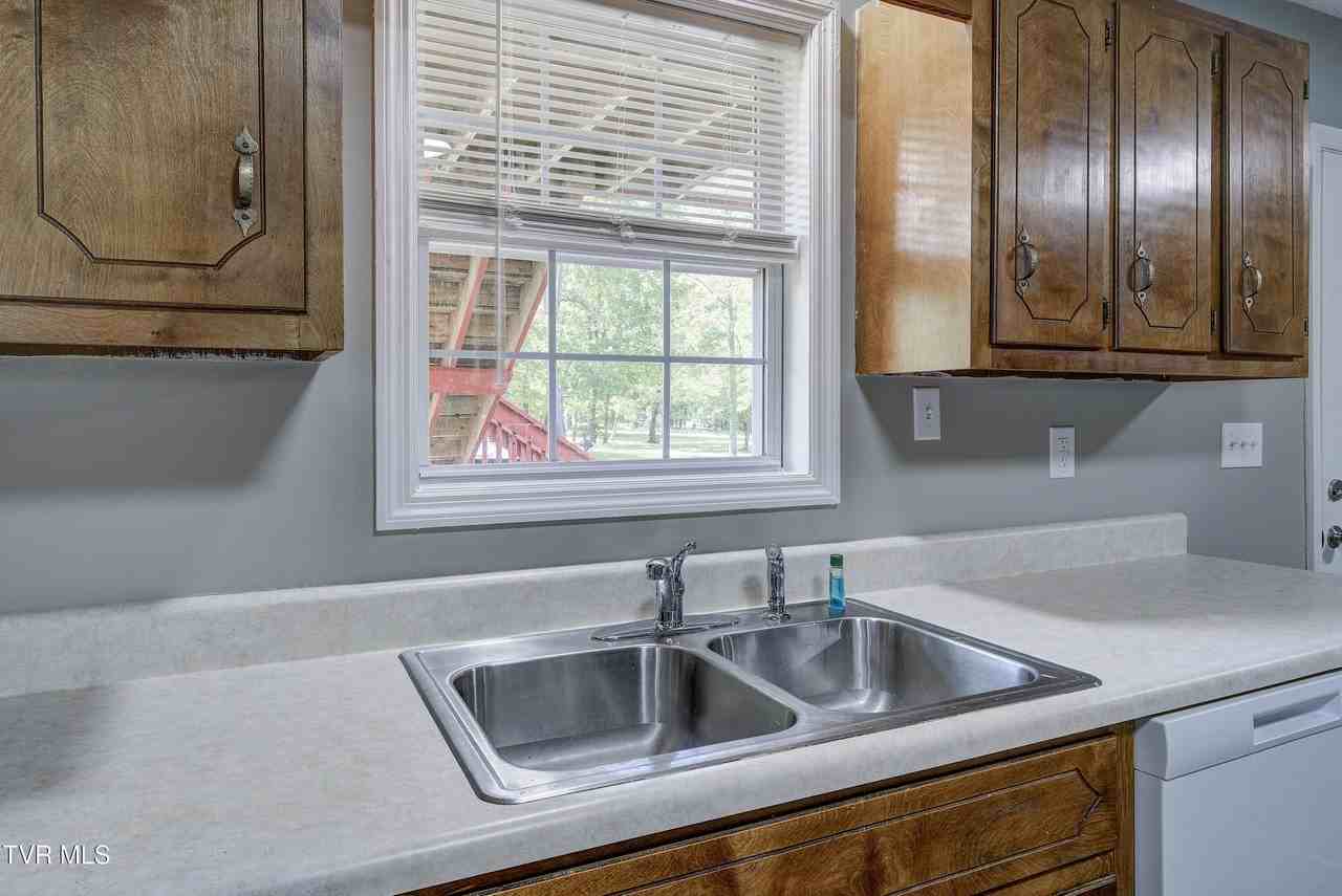 175 Scenic Apartment Rd Apt 4 #4 - Photo 3 of 18