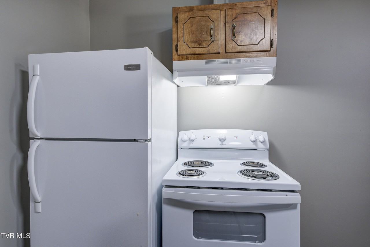 175 Scenic Apartment Rd Apt 4 #4 - Photo 4 of 18