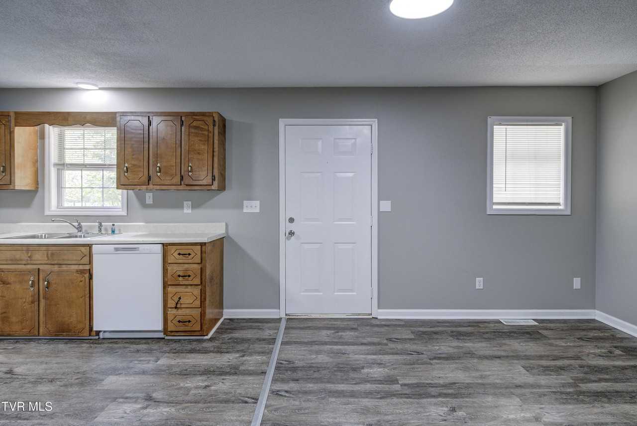 175 Scenic Apartment Rd Apt 4 #4 - Photo 6 of 18