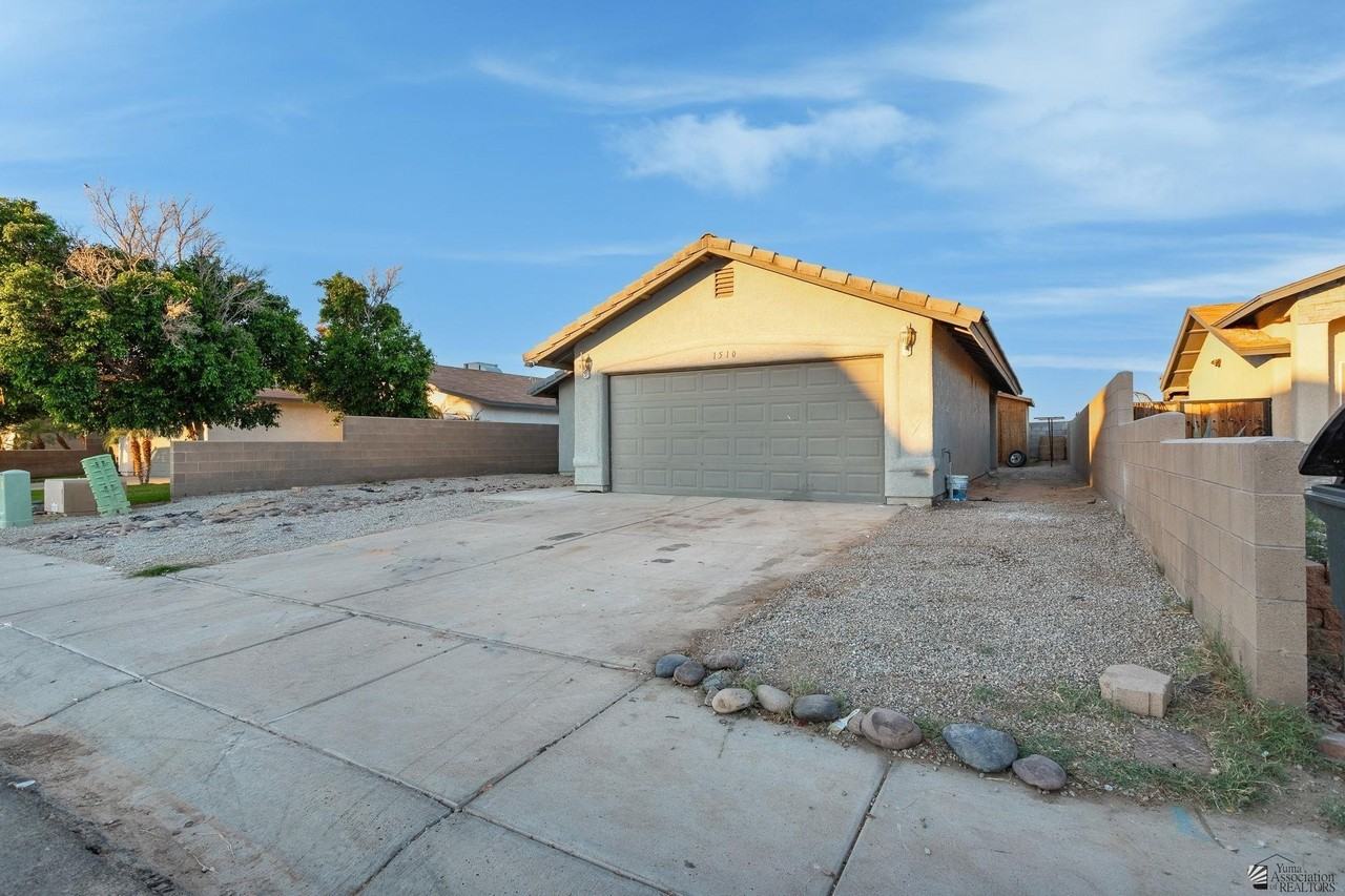 1510 N 9th Ave - Photo 3 of 24