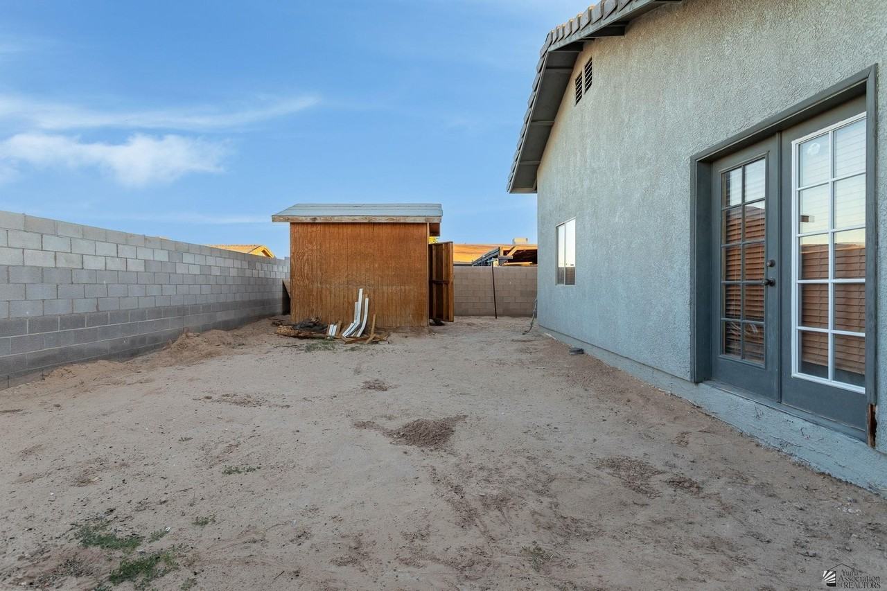 1510 N 9th Ave - Photo 7 of 24