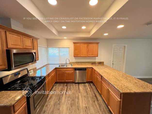 1070 Country Club Ln - Photo 4 of 11