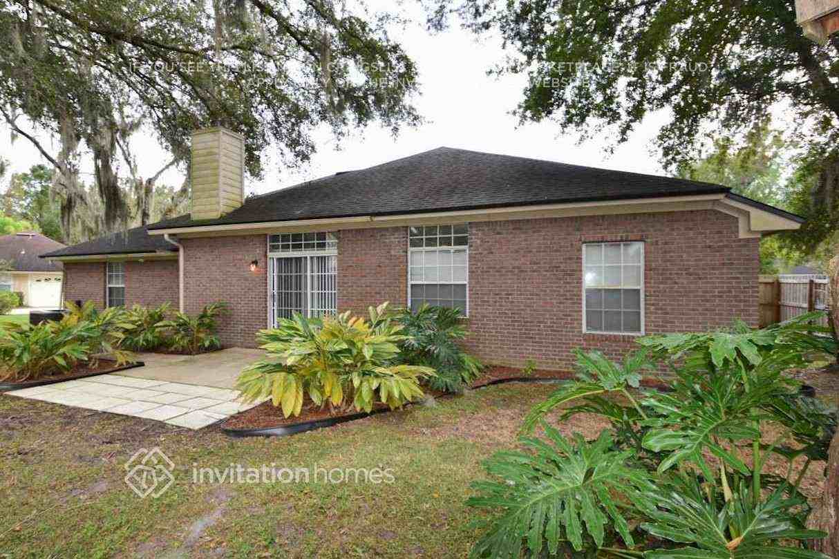 4429 Hollygate Ct - Photo 3 of 5