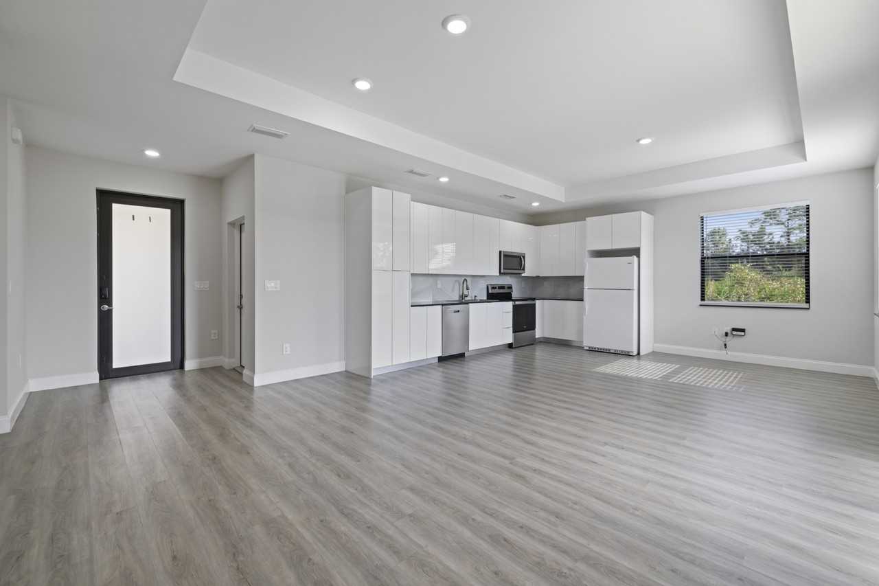 679 Windermere Dr #1 - Photo 3 of 30