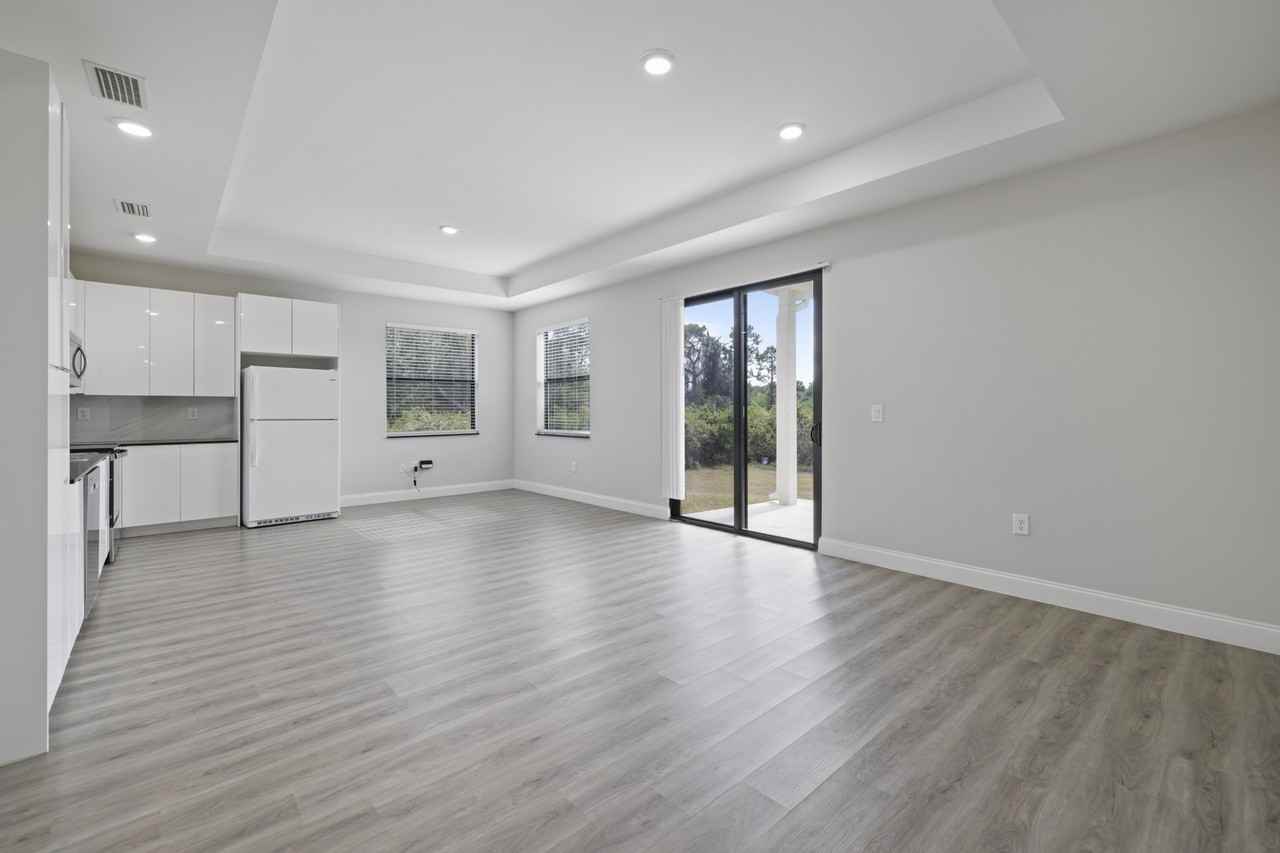 679 Windermere Dr #1 - Photo 4 of 30