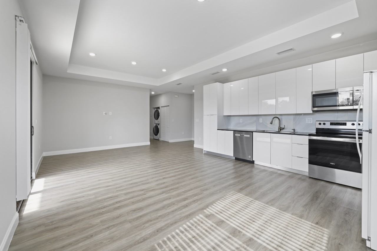 679 Windermere Dr #1 - Photo 6 of 30