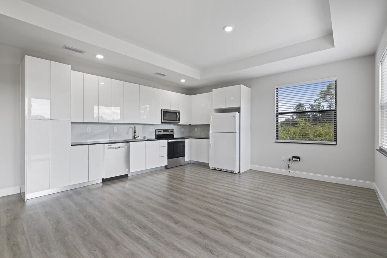 679 Windermere Dr #1 - Photo 7 of 30