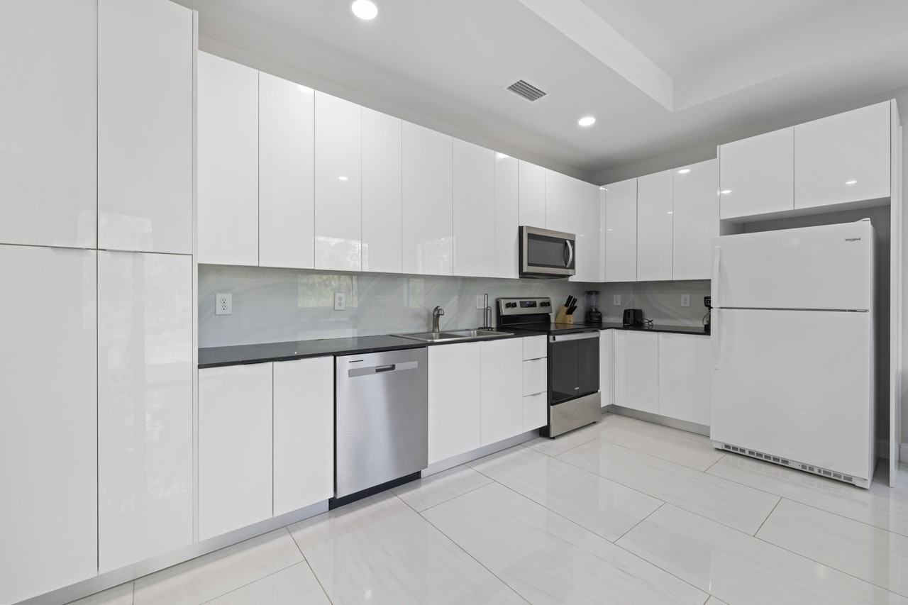 674 Windermere Dr #1 - Photo 2 of 30