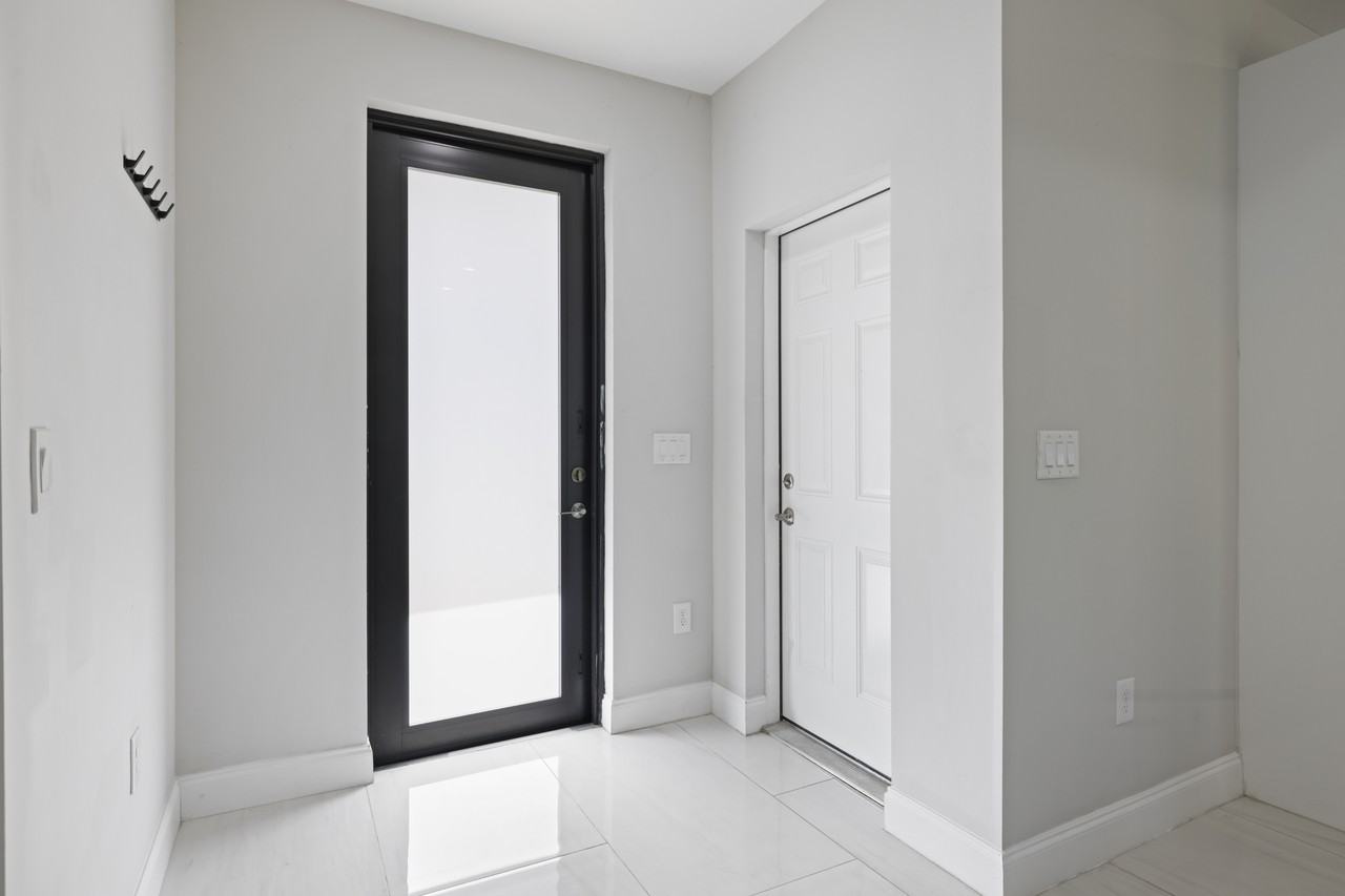 674 Windermere Dr #1 - Photo 3 of 30