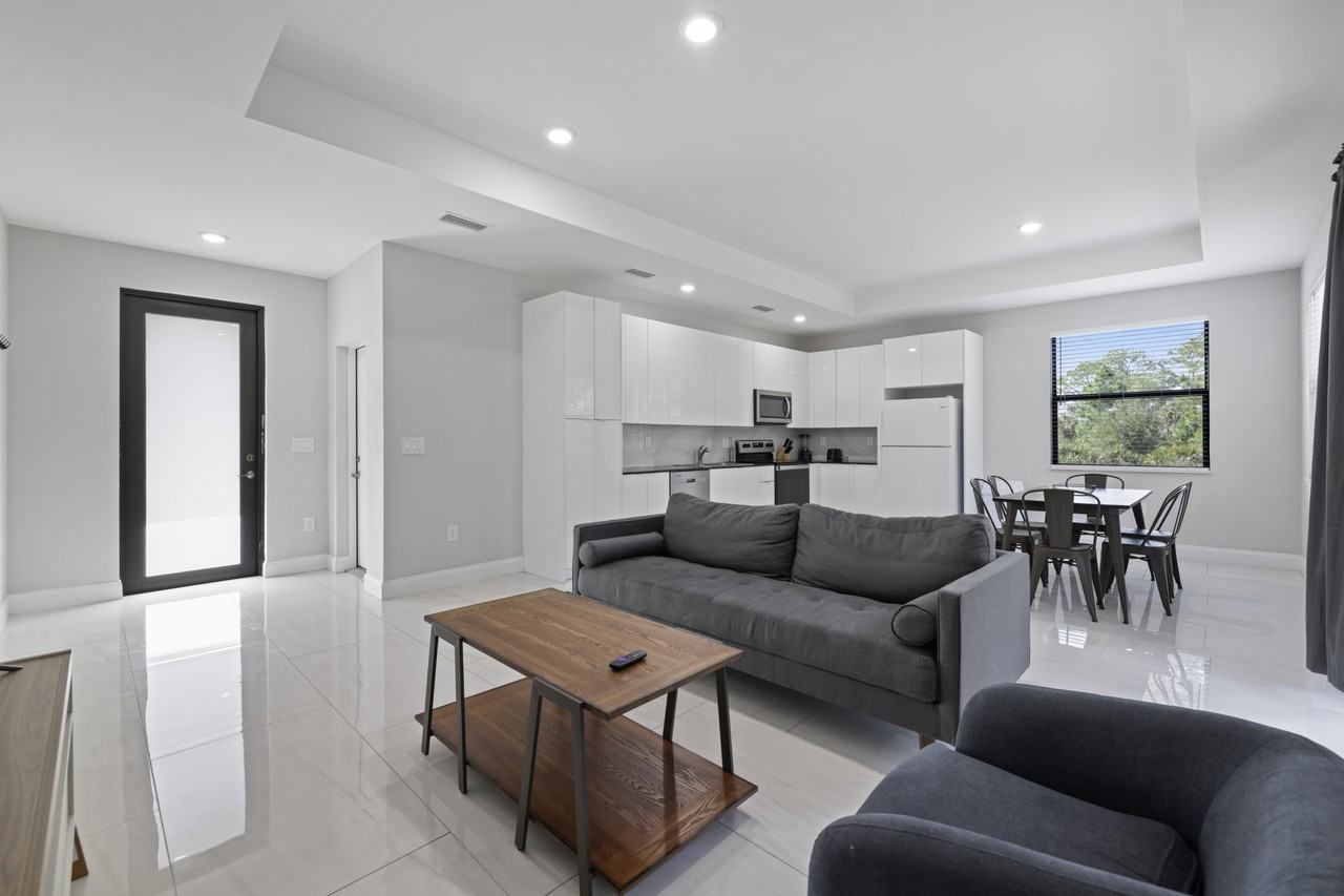 674 Windermere Dr #1 - Photo 4 of 30