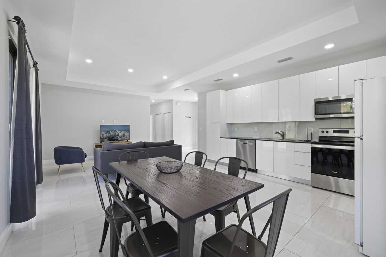 674 Windermere Dr #1 - Photo 7 of 30