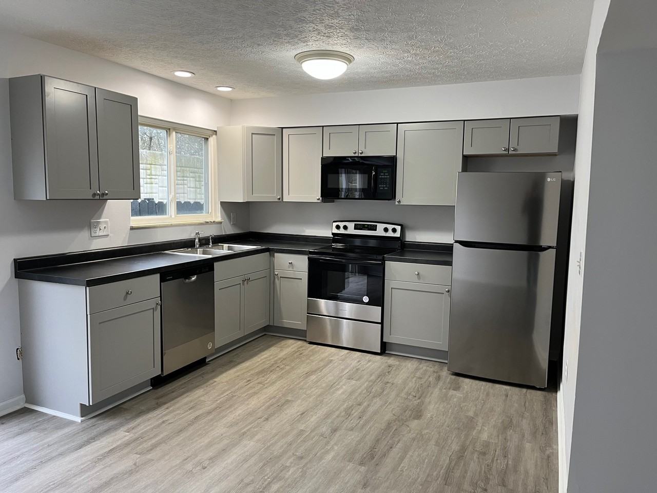 6893 Cooper Rd - Photo 4 of 9