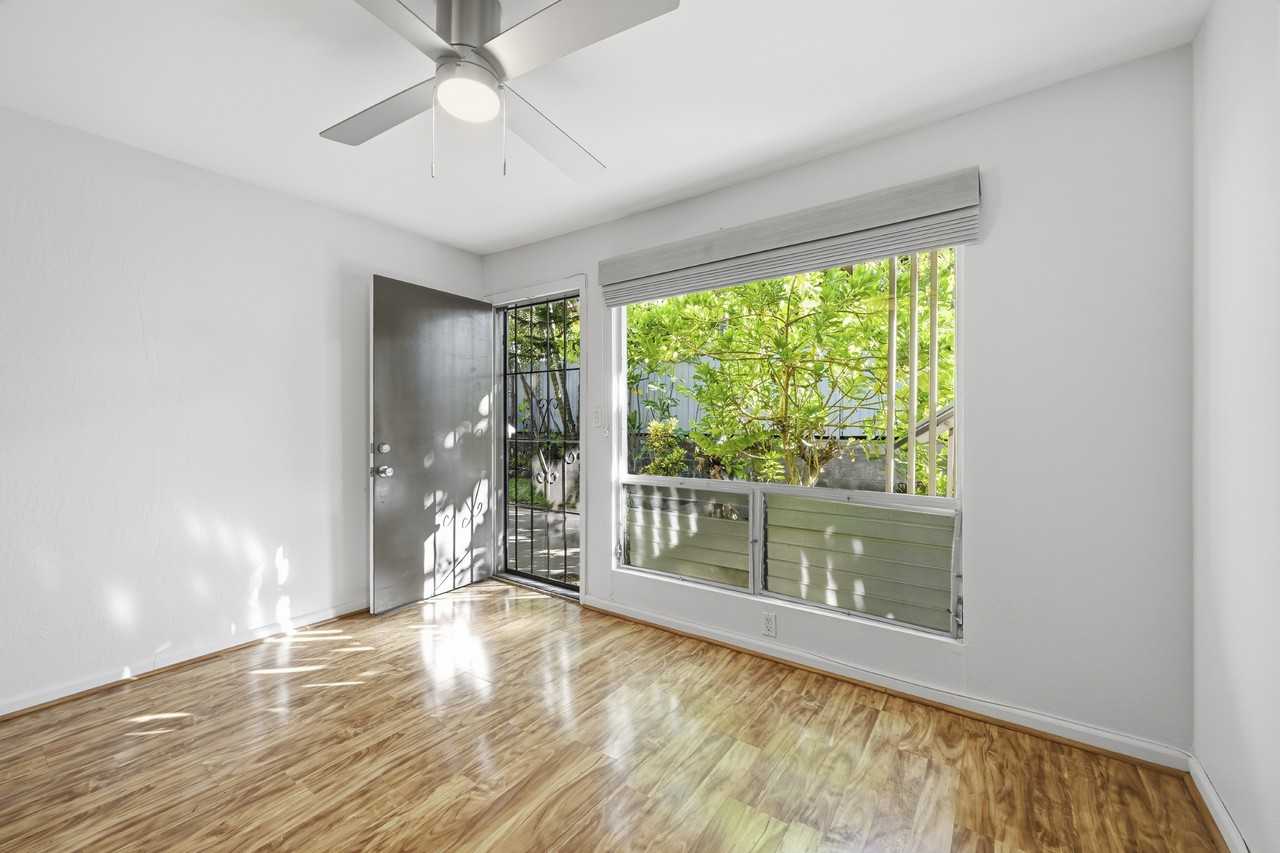 2136 Konou Pl #102 - Photo 7 of 19