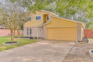 featured image of 222 Old Oaks St