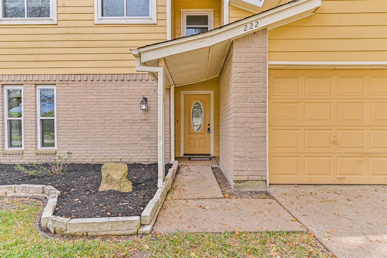 222 Old Oaks St - Photo 4 of 36