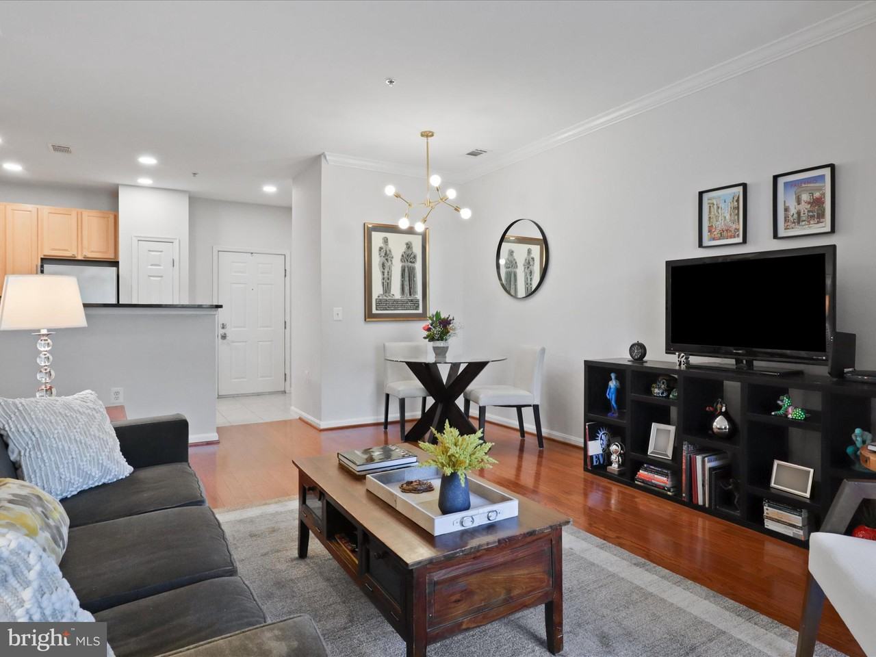 2465 Army Navy Dr - Photo 4 of 35