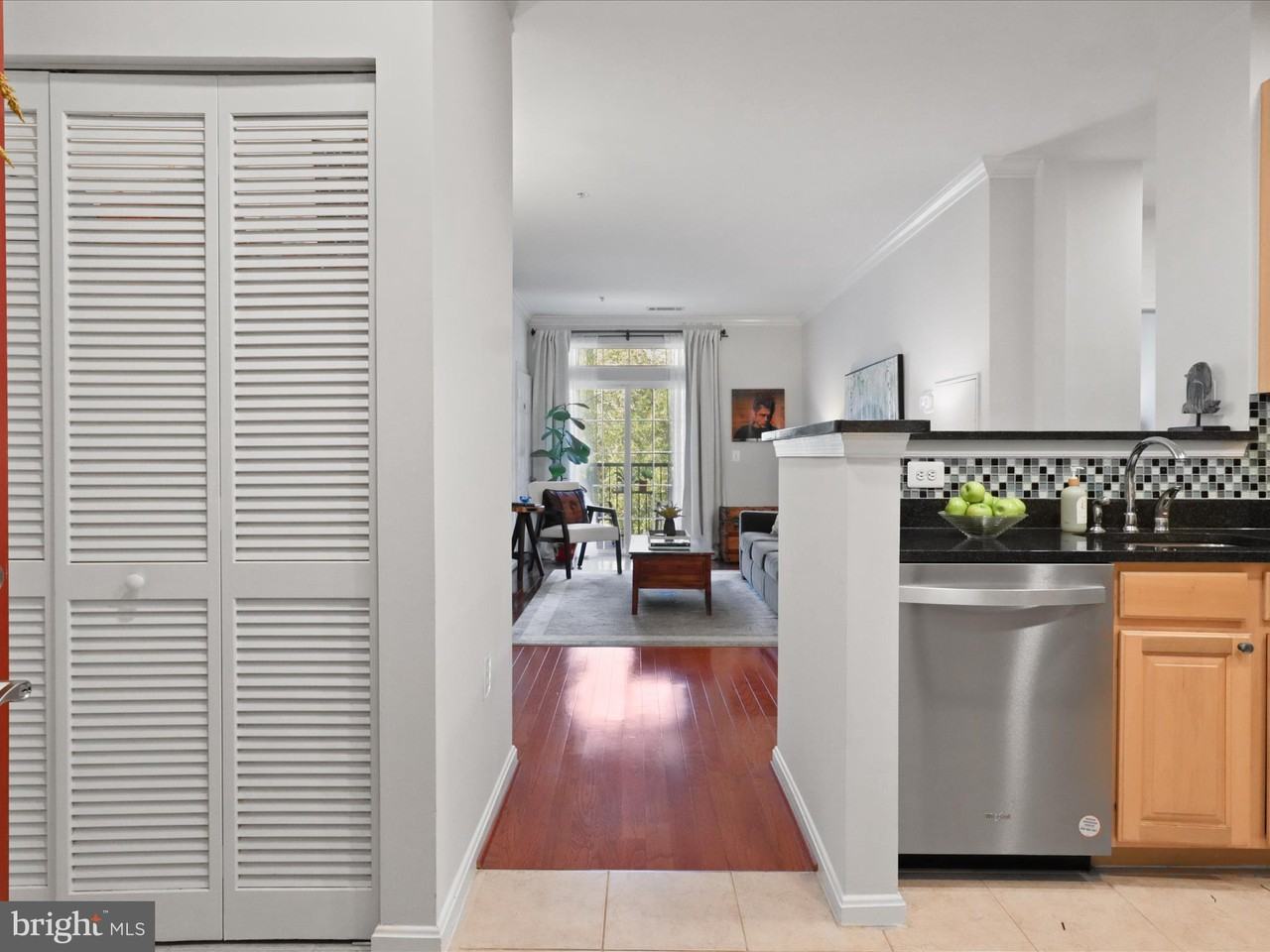 2465 Army Navy Dr - Photo 5 of 35