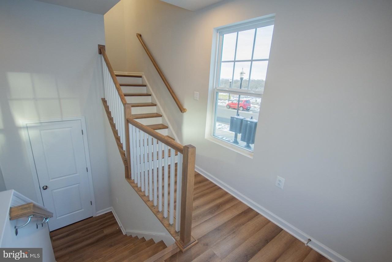 10 Capitol Mews - Photo 3 of 50
